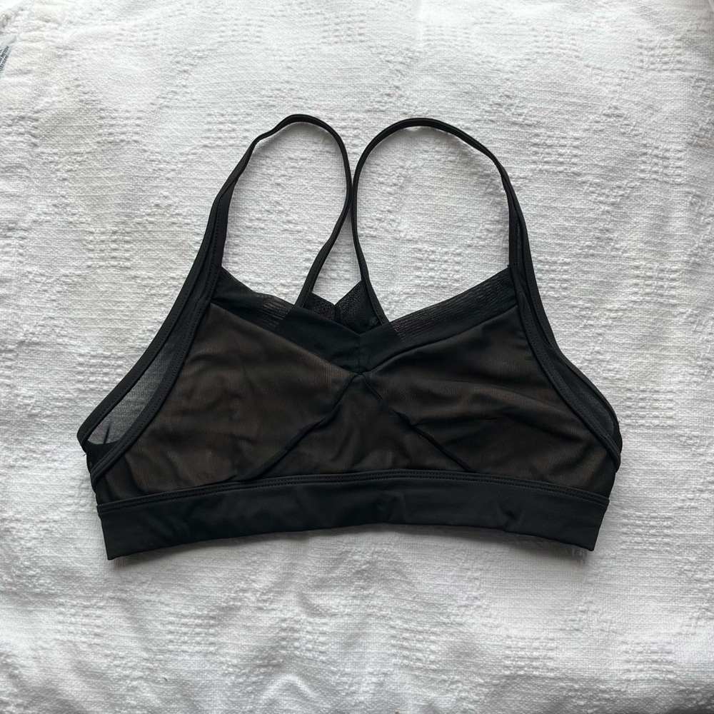 Black ALO yoga sports bra size XS. New without tags never worn before.